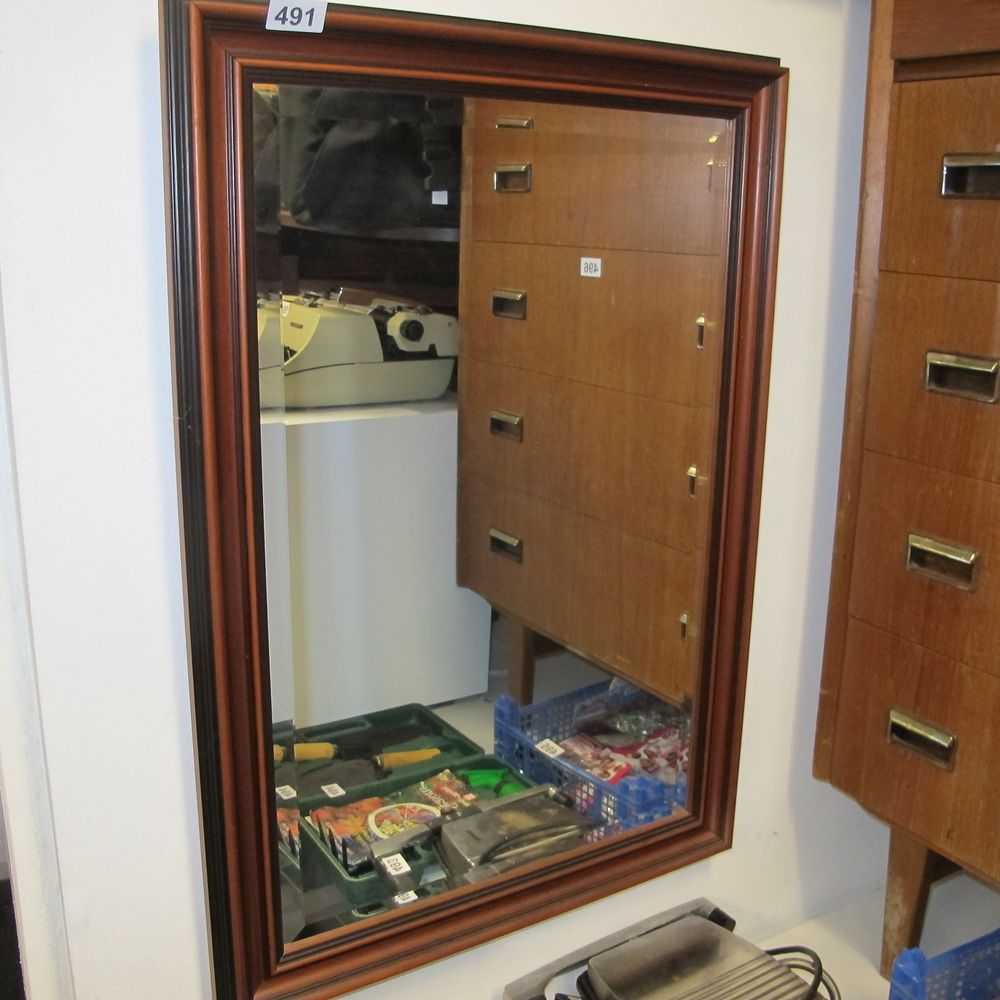 Lot 491: Traditional Two-Tone Mahogany Wall Mirror