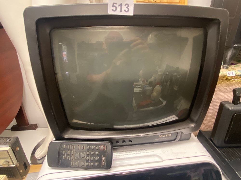 Lot 513: Matsui Retro Gaming CRT Color Television with Remote...