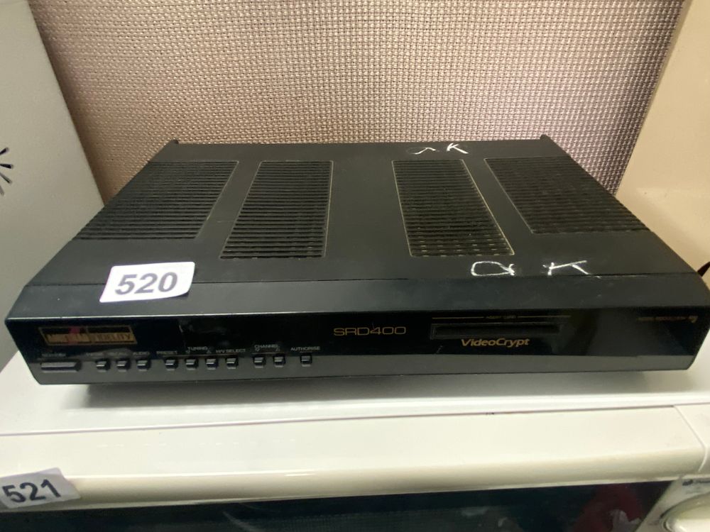 Lot 520: Amstrad Fidelity SRD400 Videocrypt Satellite Receiver