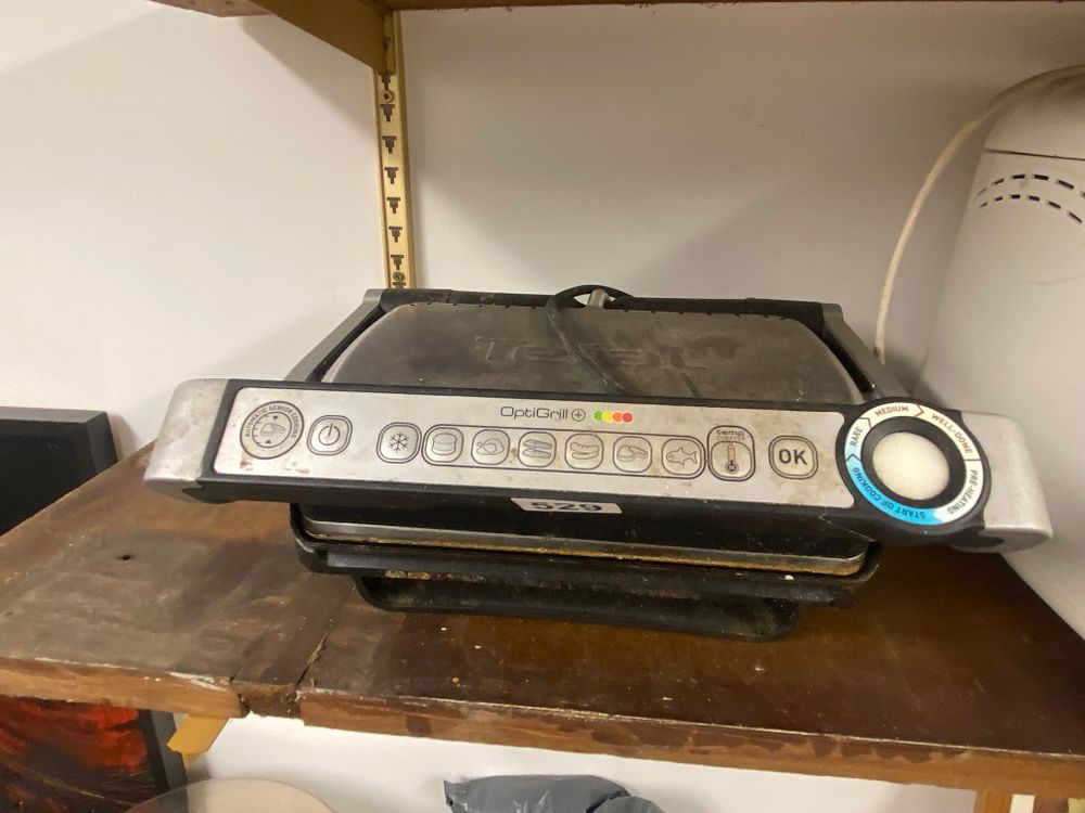 Lot 529: A T-fal OptiGrill Electric Contact Grill