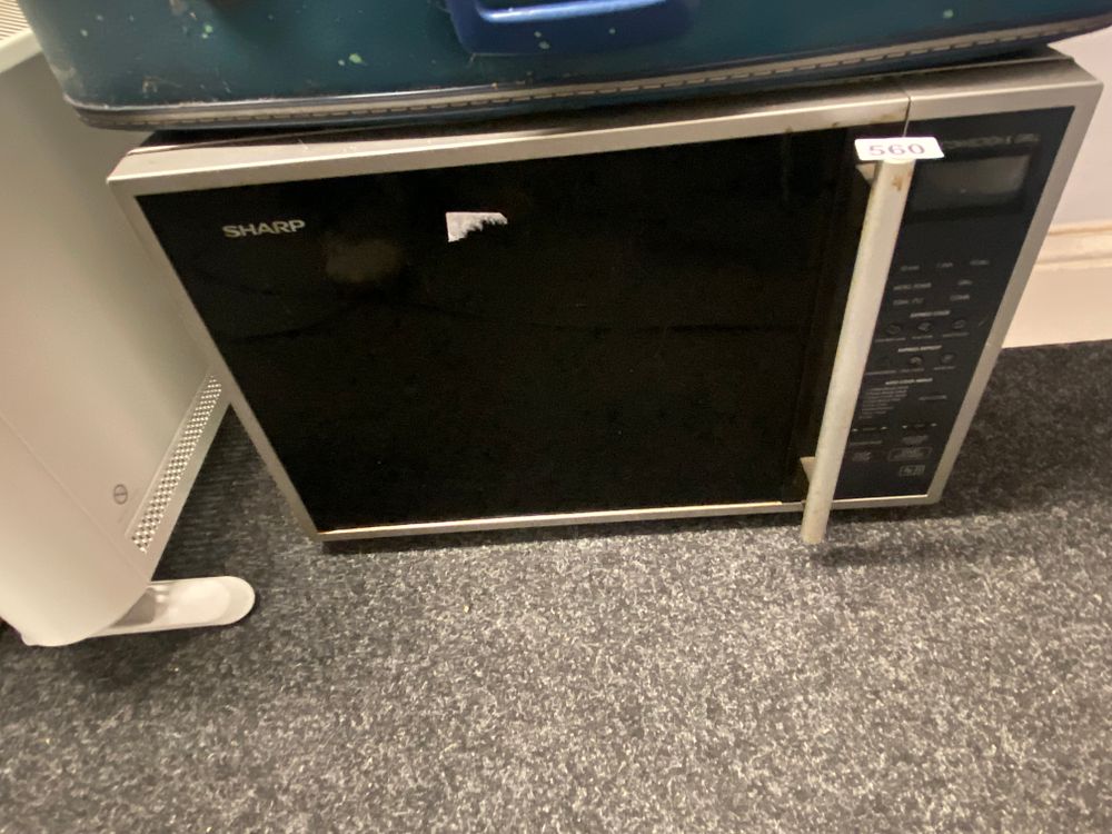 Lot 560: Sharp R959SLMAA Combination Microwave Oven, 40 Litre, 900...