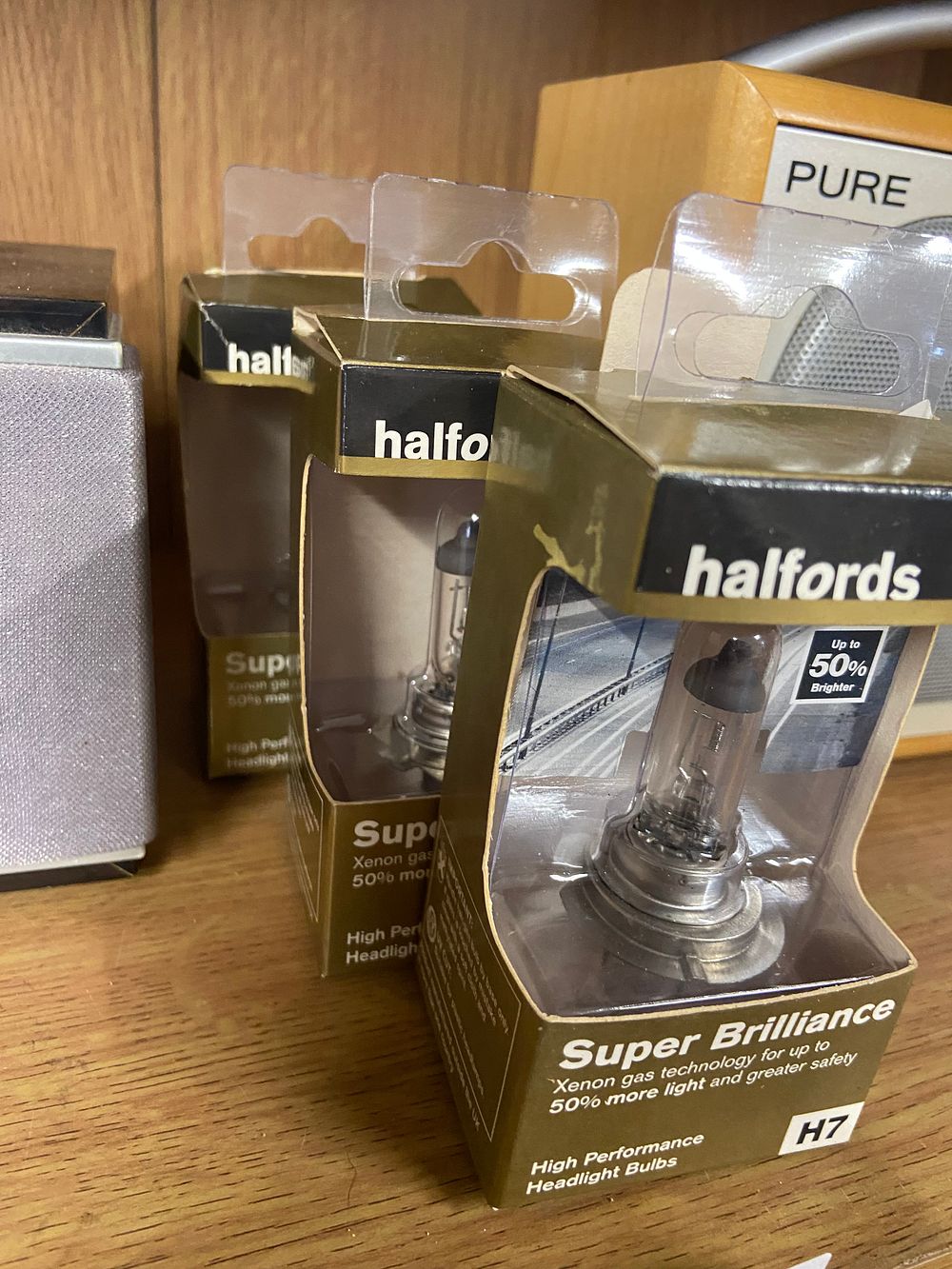 Lot 677: Halfords Super Brilliance H7 High Performance Headlight Bulbs,...