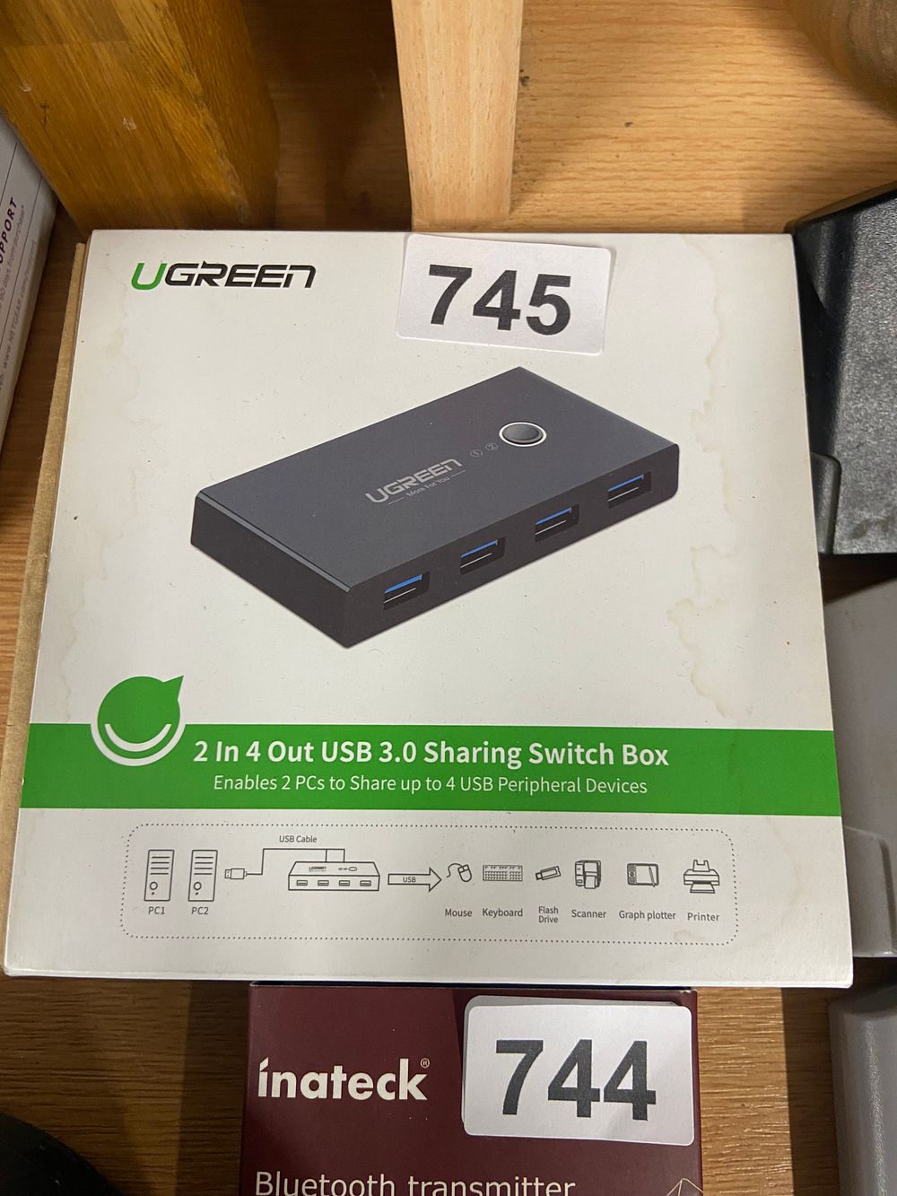 Lot 745: UGREEN 2 In 4 Out USB 3.0 Sharing...