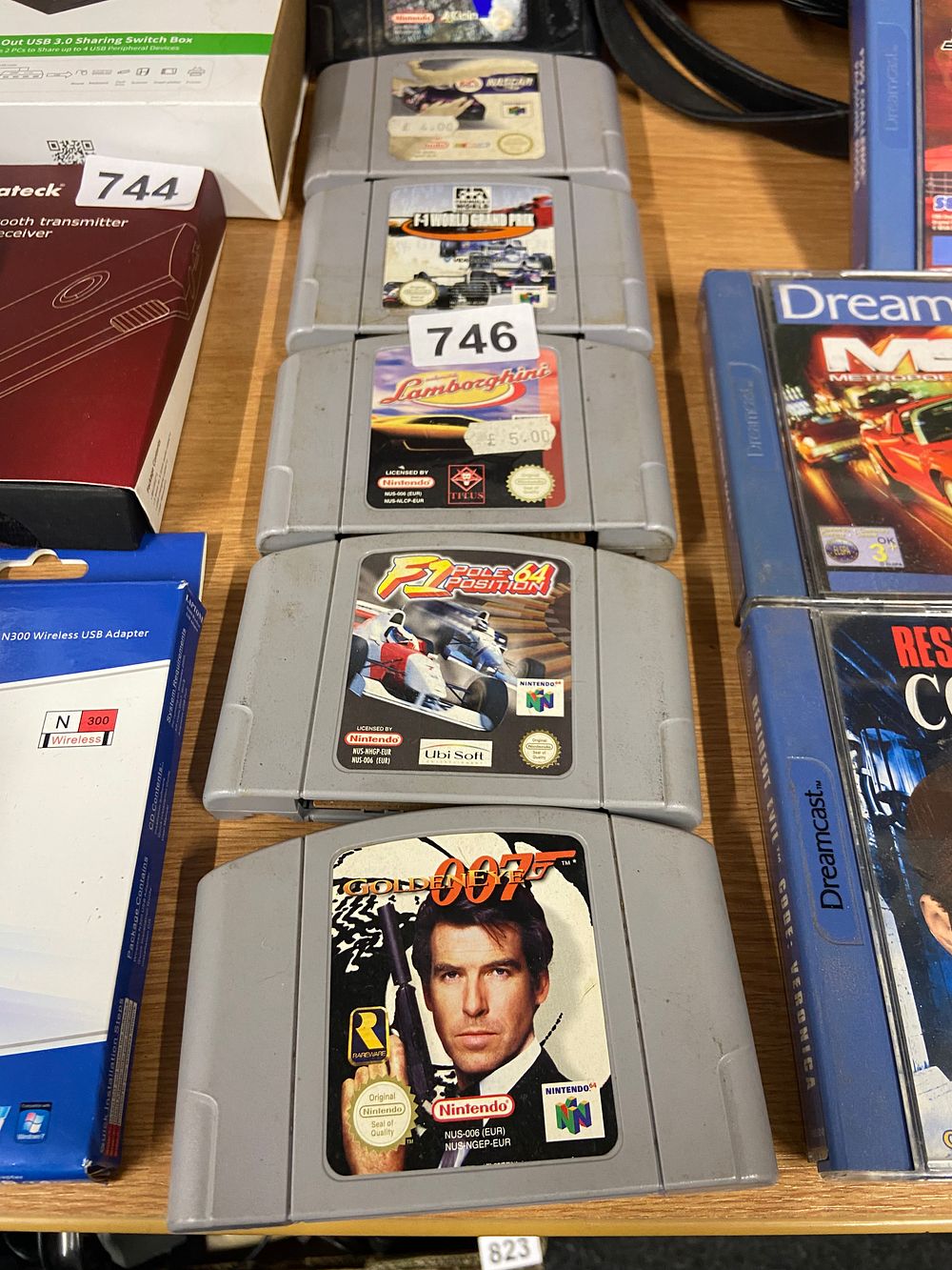 Lot 746: Nintendo 64 Games Bundle with Sega Dreamcast Titles...
