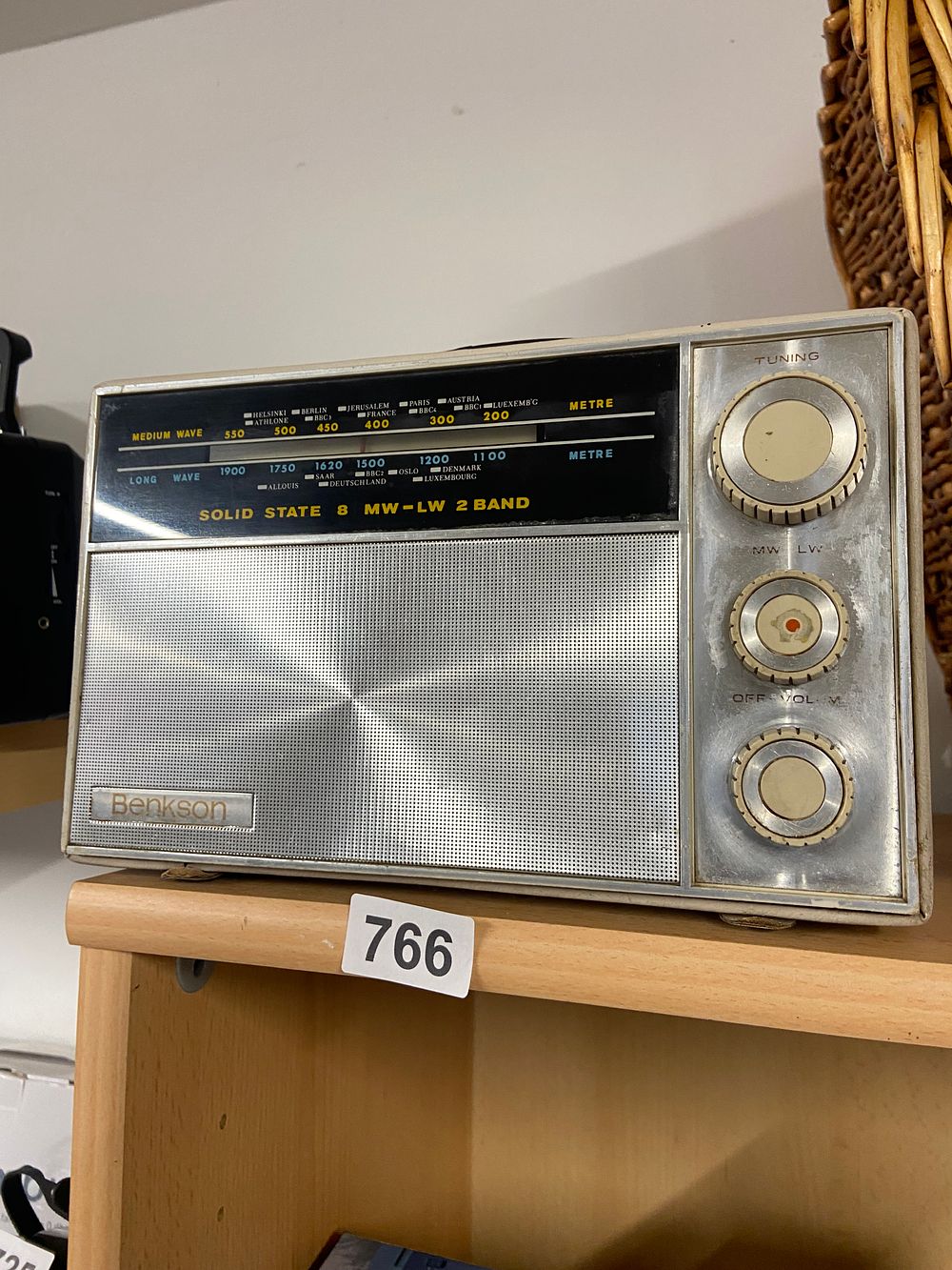 Lot 766: Vintage Benkson Solid-State MW-LW 2-Band Portable Radio