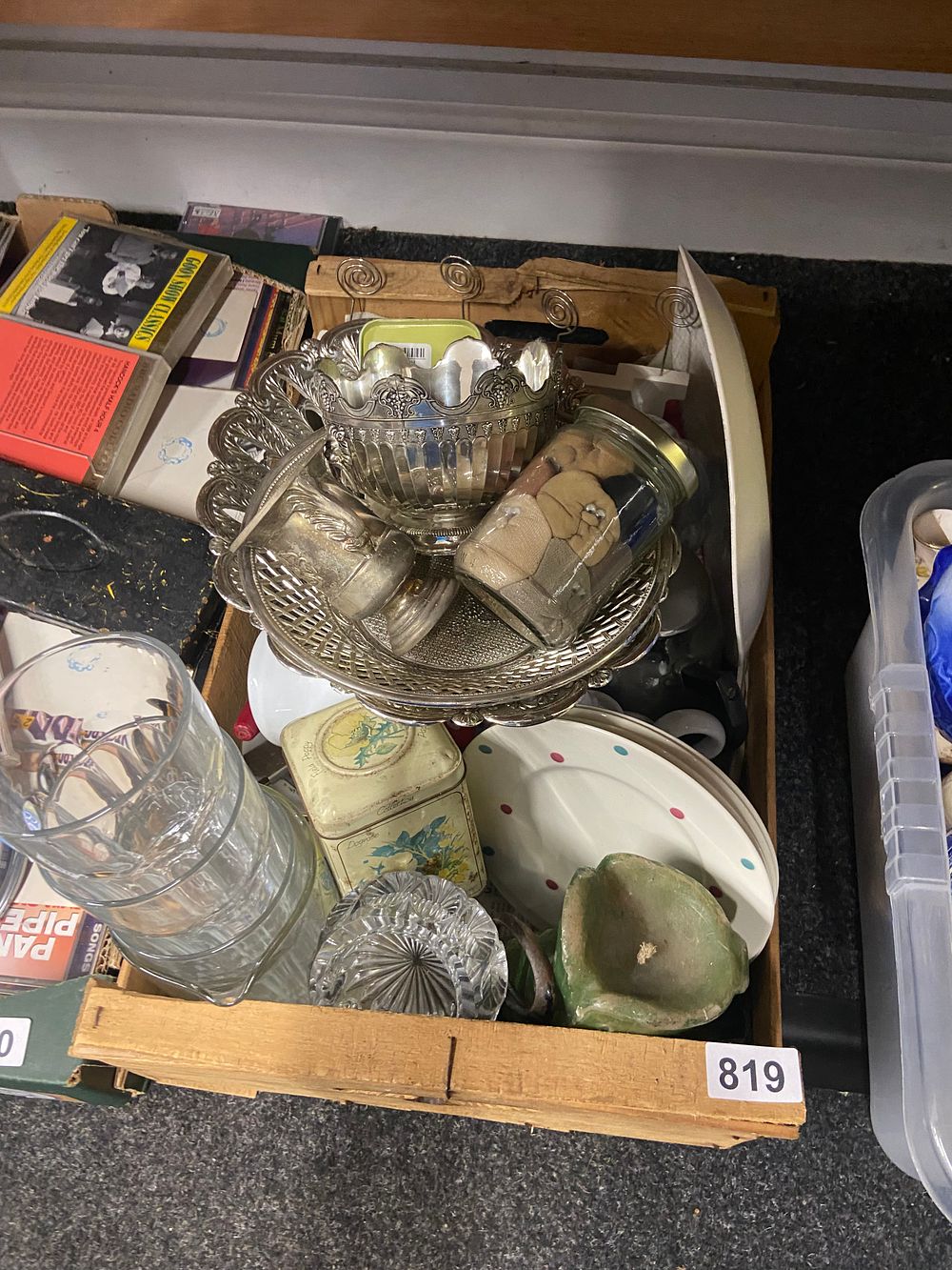 Lot 819: A Crate of Mixed Household and Decorative Wares