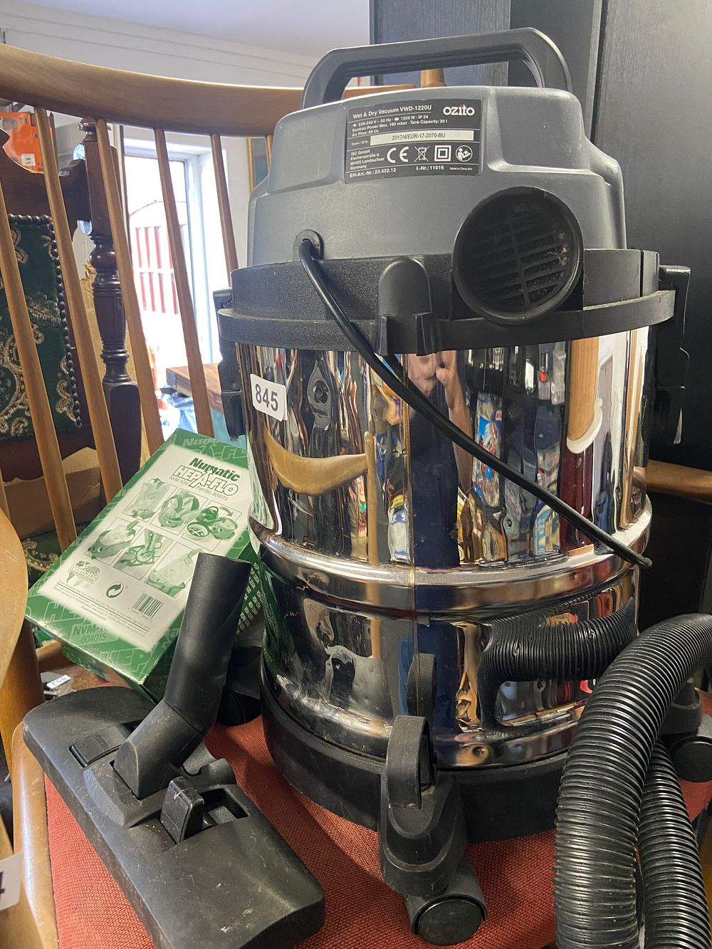 Lot 845: Ozito VWD-1220U Wet & Dry Shop Vacuum