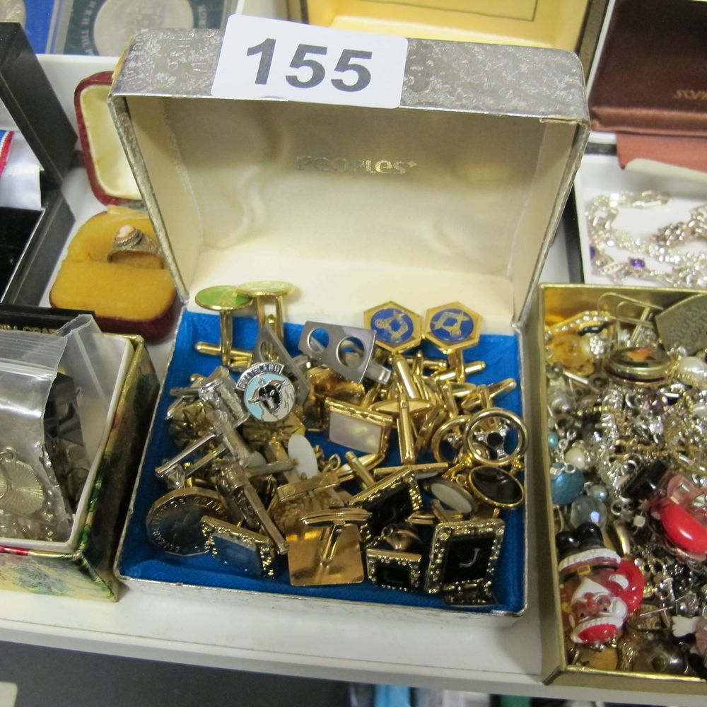 Lot 155: A Collection of Men's Vintage Cufflinks