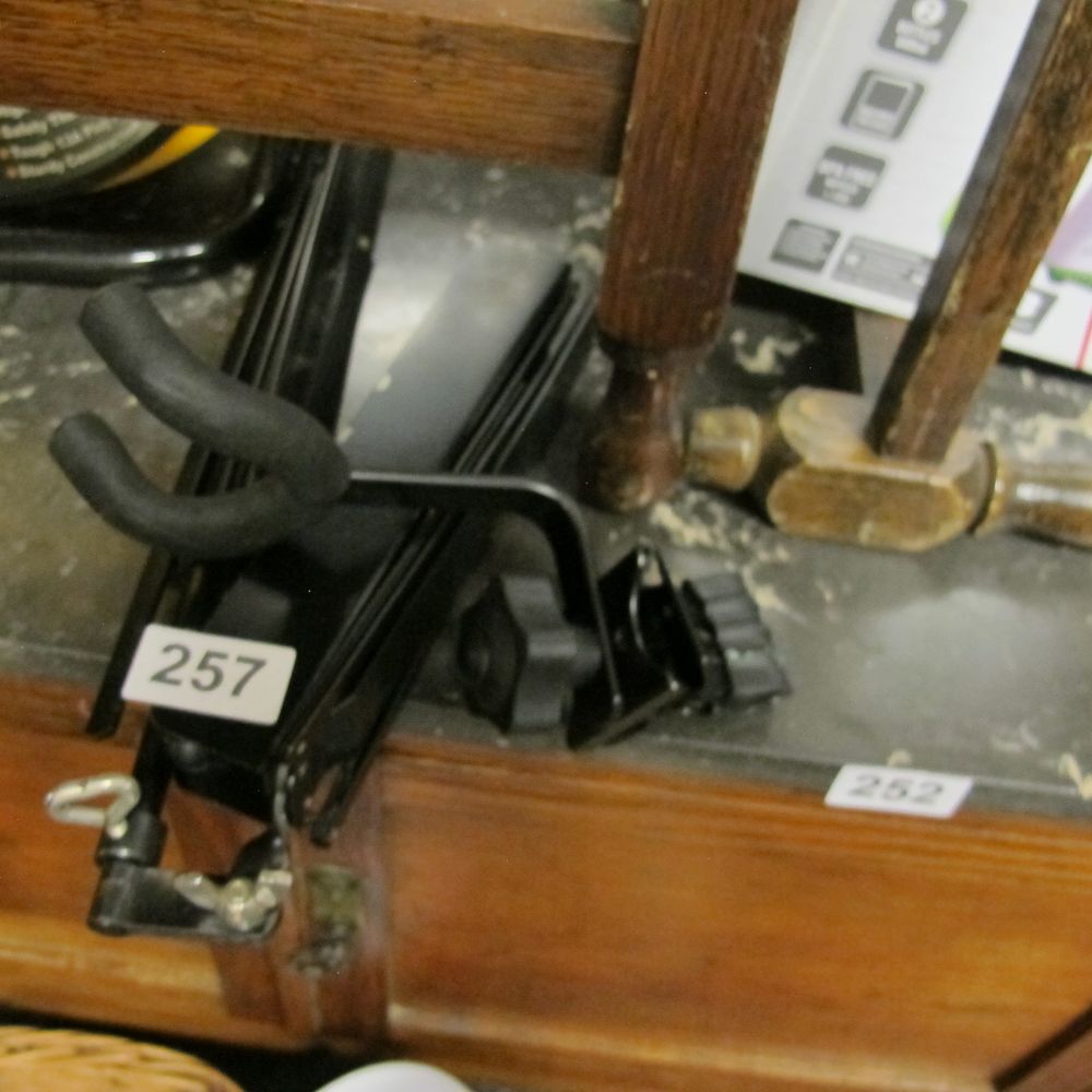 Lot 257: music tand