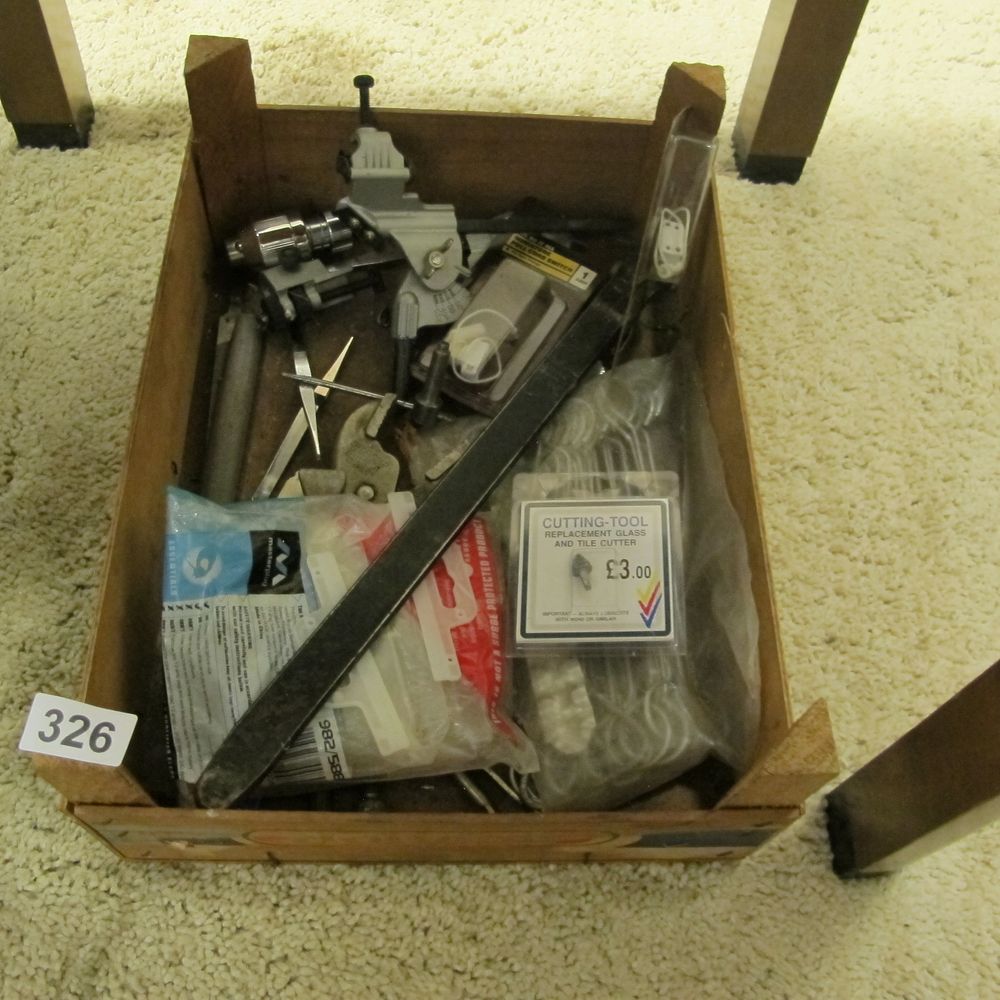 Lot 326: A Collection of Modern and Vintage Tools and...