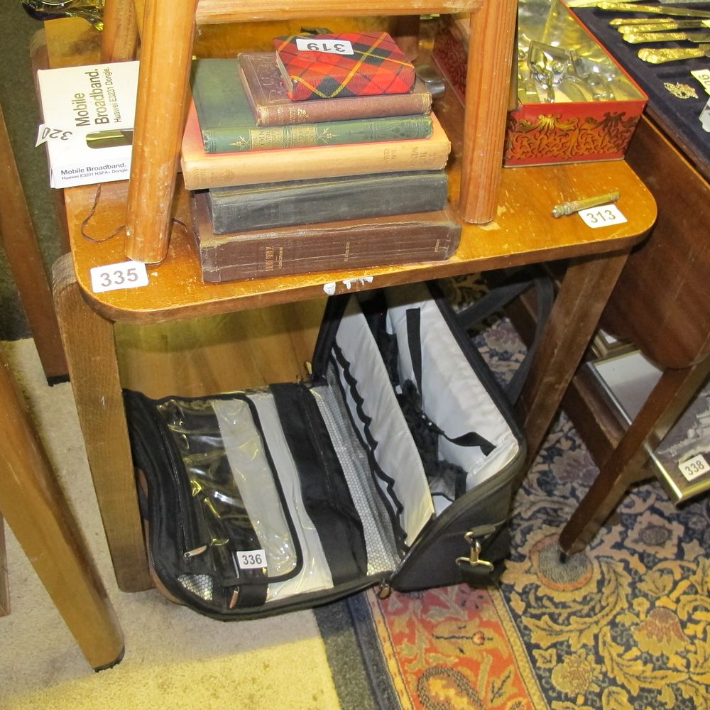 Lot 335: Rolling Soft-Sided Organizer Bag