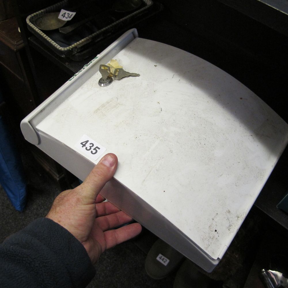 Lot 435: Letter box