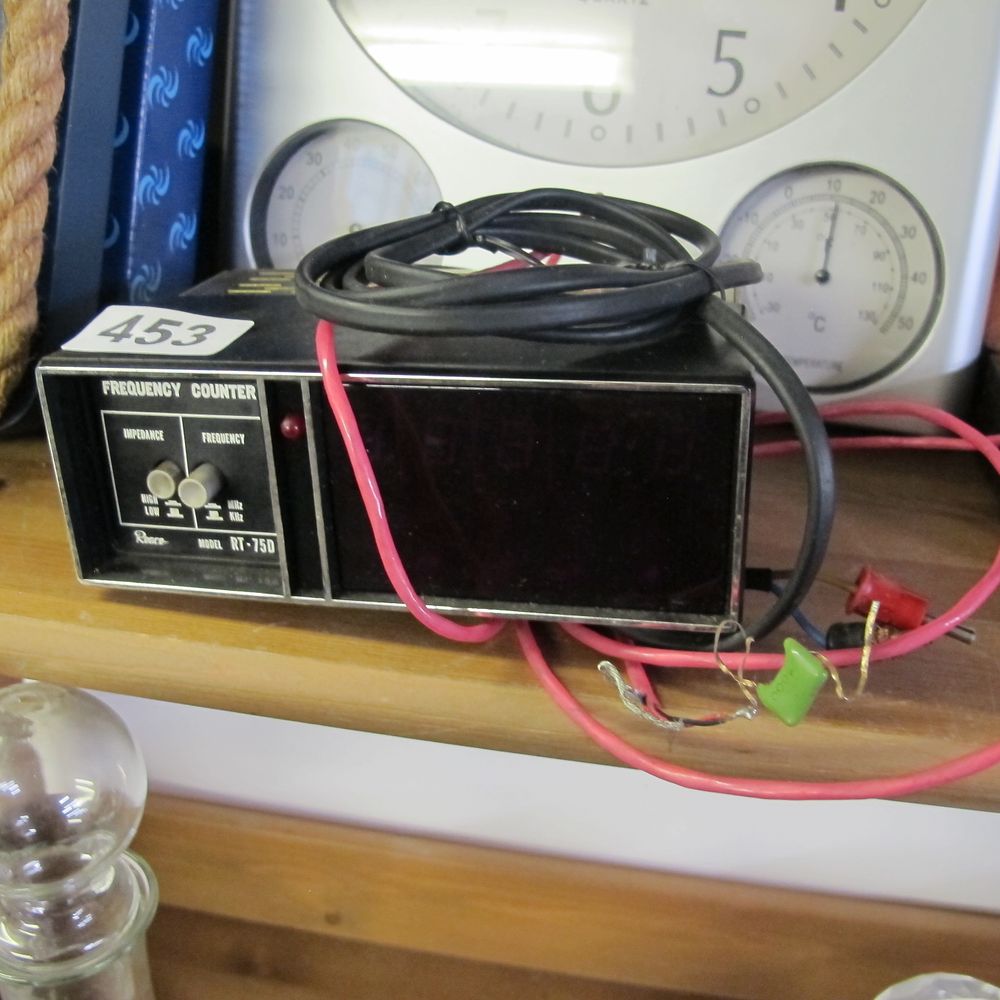 Lot 453: Vintage Rhere Model RT-75D Frequency Counter