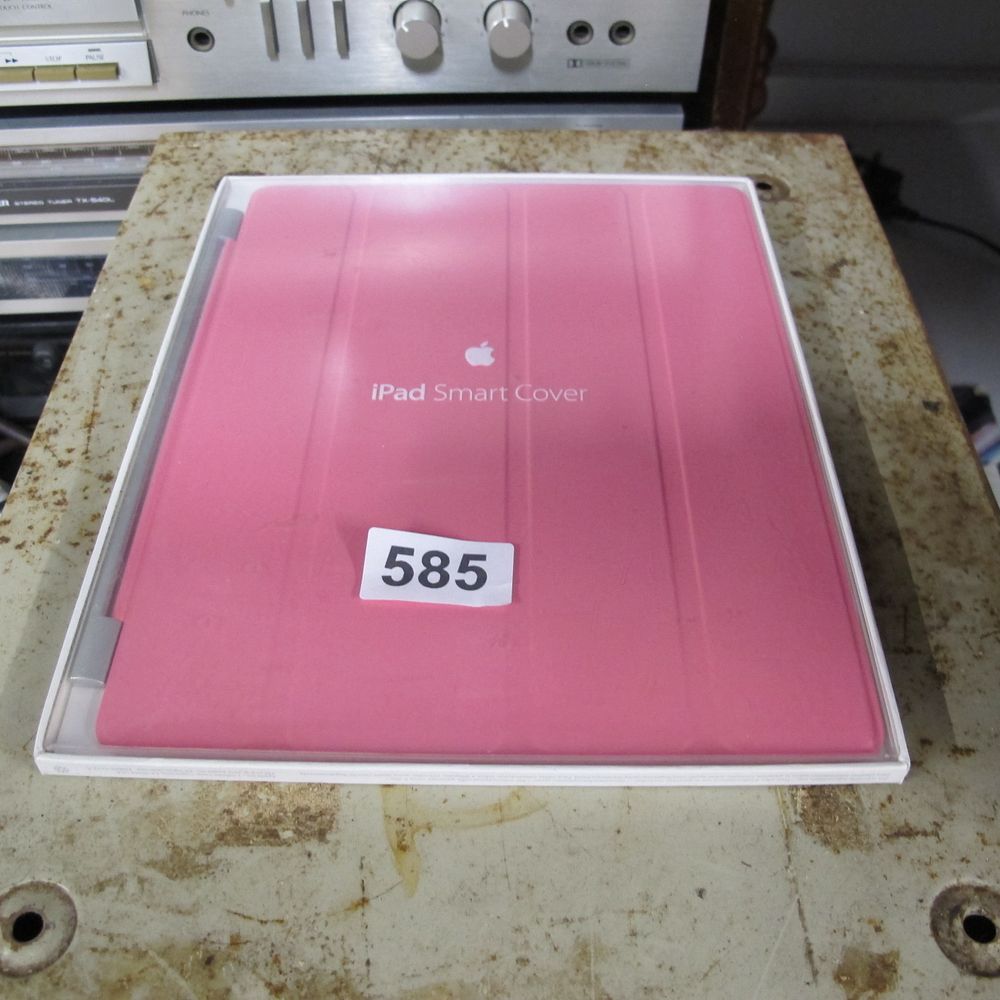 Lot 585: Apple iPad Smart Cover, Pink