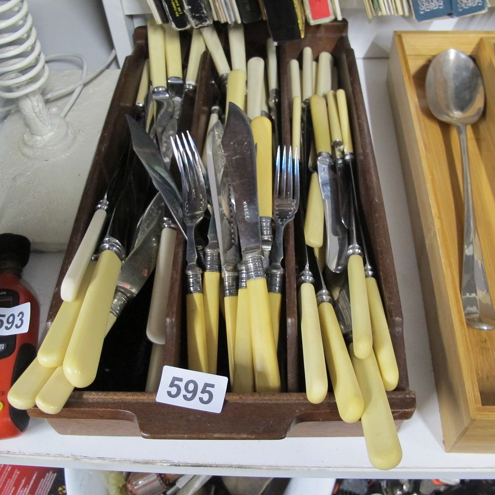 Lot 595: A Vintage Silverplate Fish Cutlery Set with Faux...