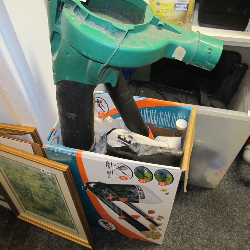 Lot 691: GW250 1600W 3-in-1 Electric Leaf Blower, Vacuum, and...