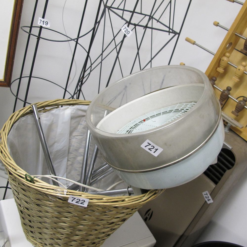 Lot 721: Vintage Philips HP4620 Comfort Deluxe Hood Hair Dryer