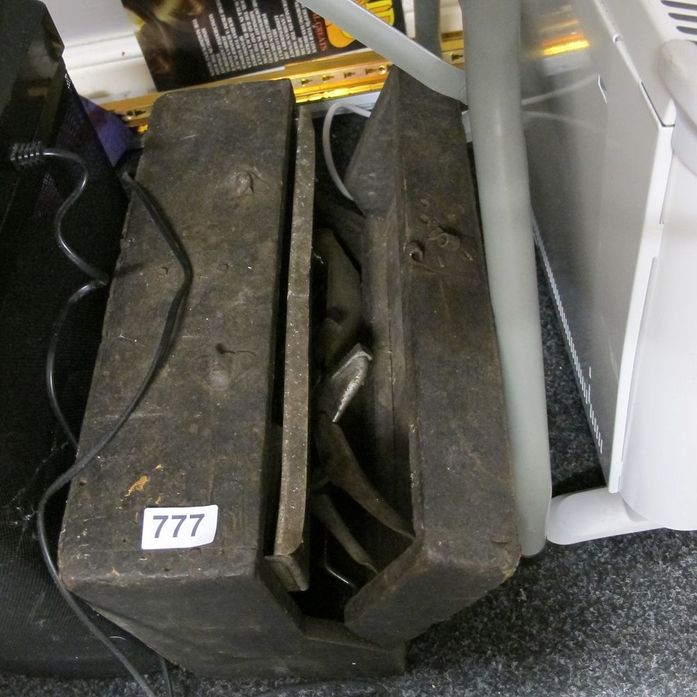 Lot 777: Vintage Cast Iron Bridgeport Mill Saddle