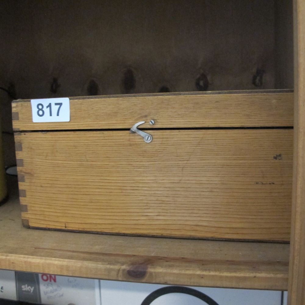 Lot 817: A Vintage Wooden Box with Finger Joints