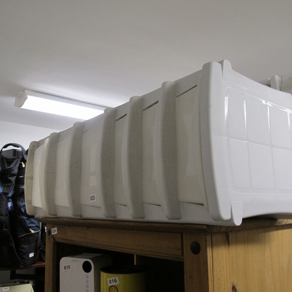 Lot 825: Buyers Products 400 Gallon Hopper Mounted Poly Tank