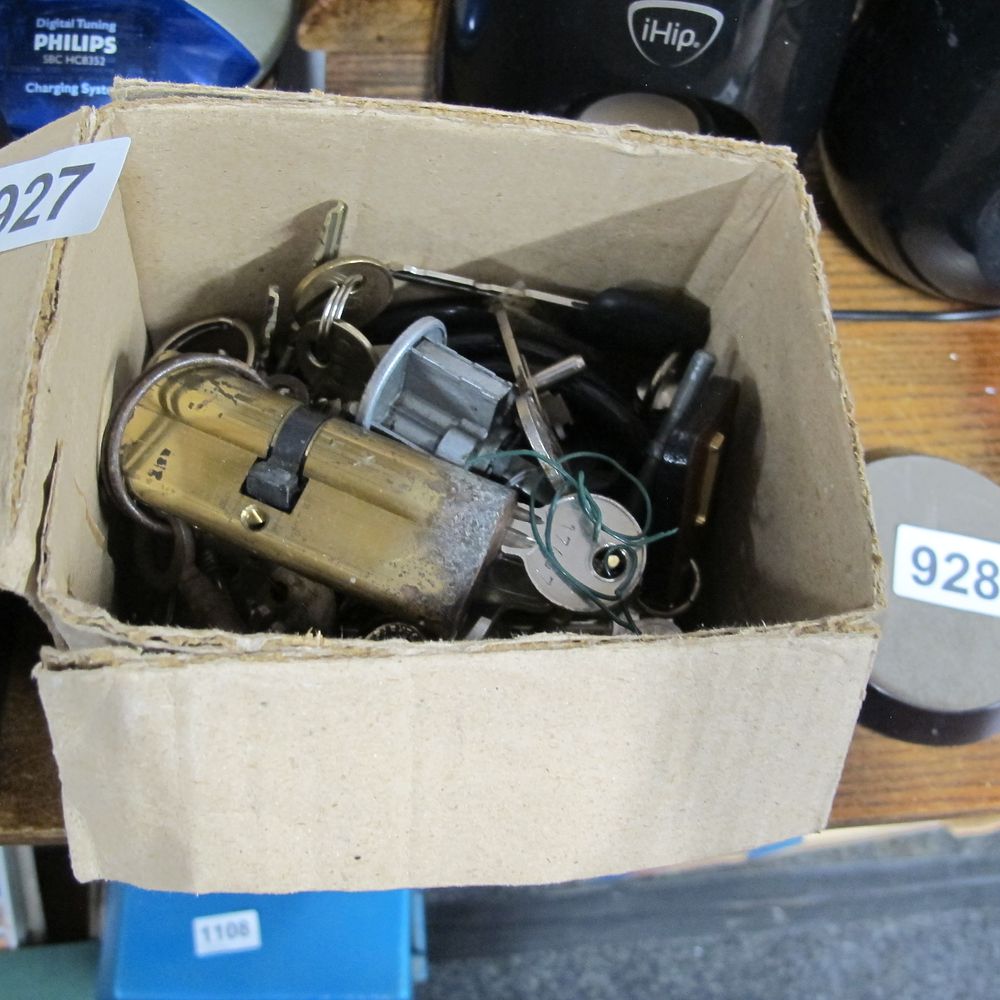 Lot 927: A Collection of Assorted Keys and Lock Mechanisms