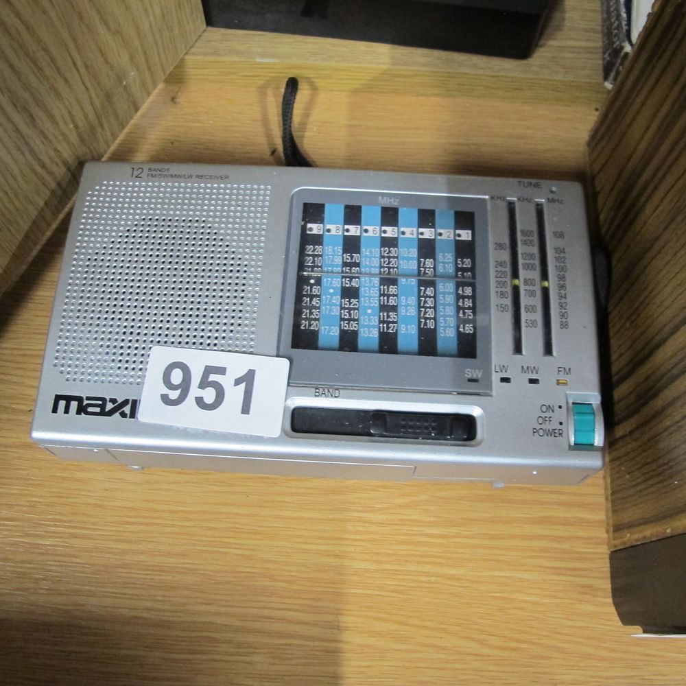 Lot 951: Maxi 12-Band FM SW MW LW Portable Receiver