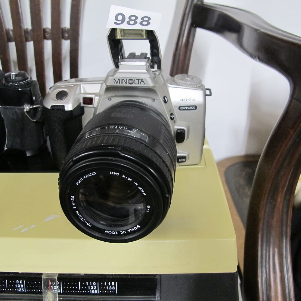 Lot 988: Late 20th Century Minolta Dynax 404si 35mm Film...
