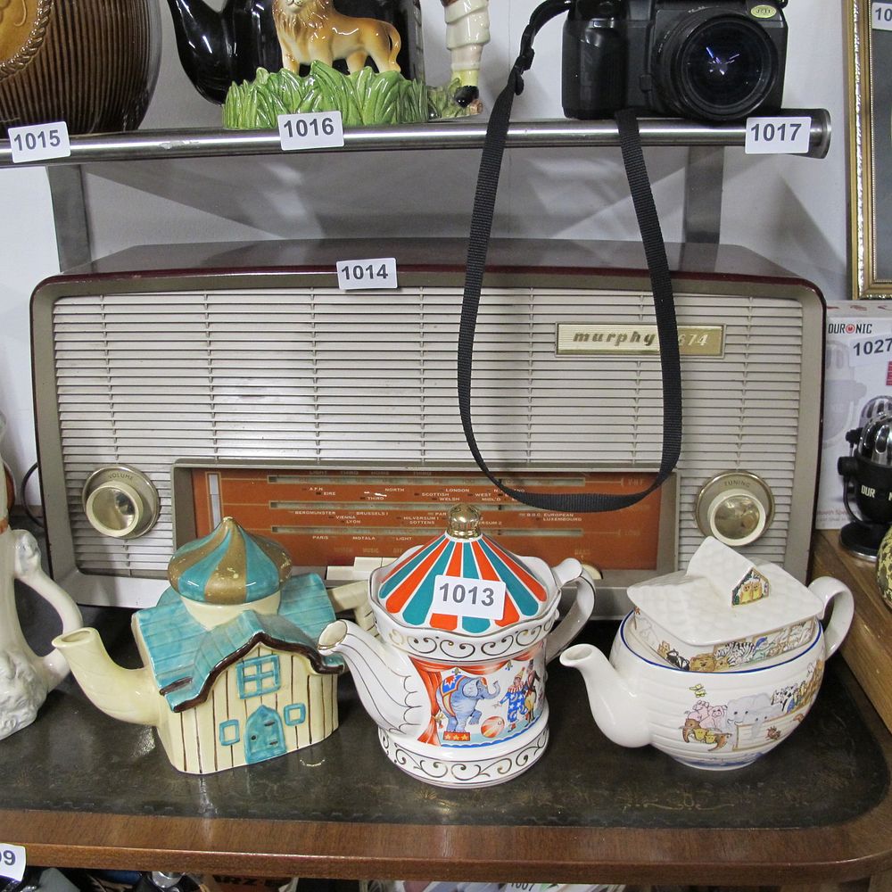 Lot 1014: A Vintage Murphy Model 674 Radio