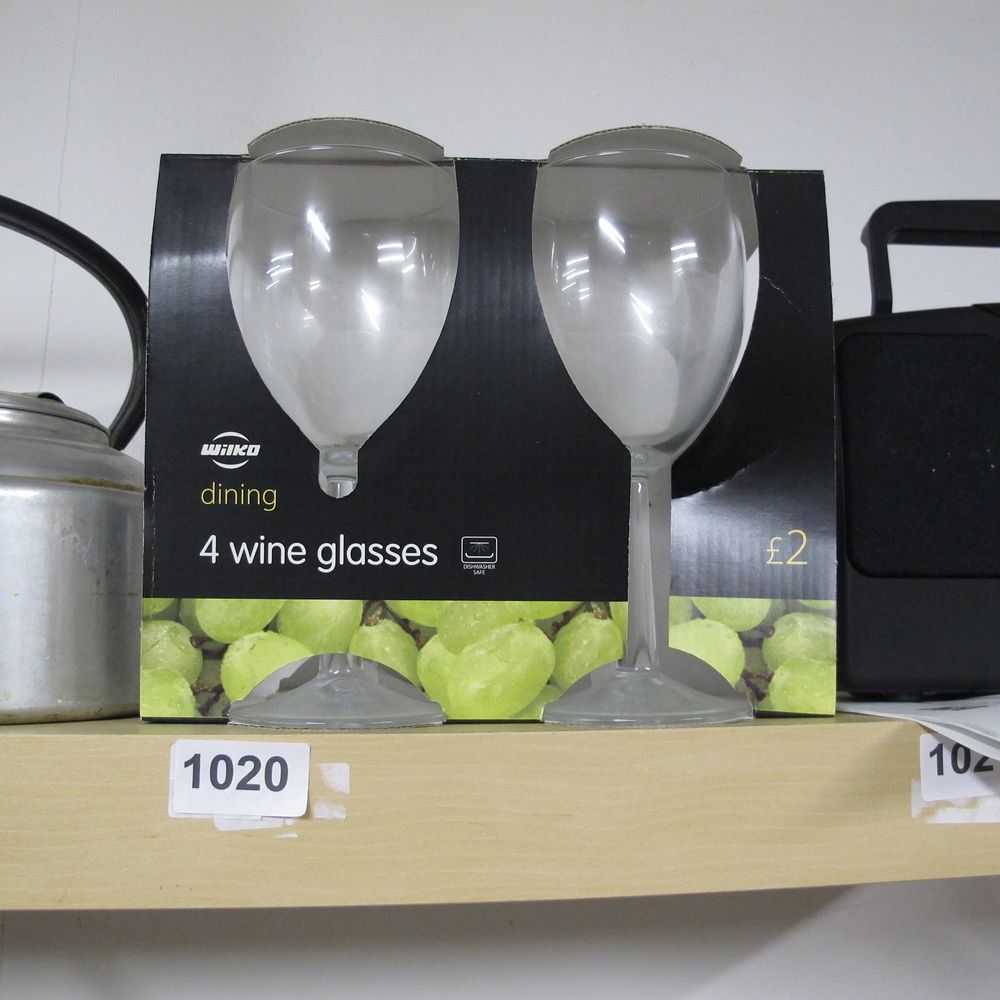 Lot 1020: A Set of Four Wilko Dining Wine Glasses,...