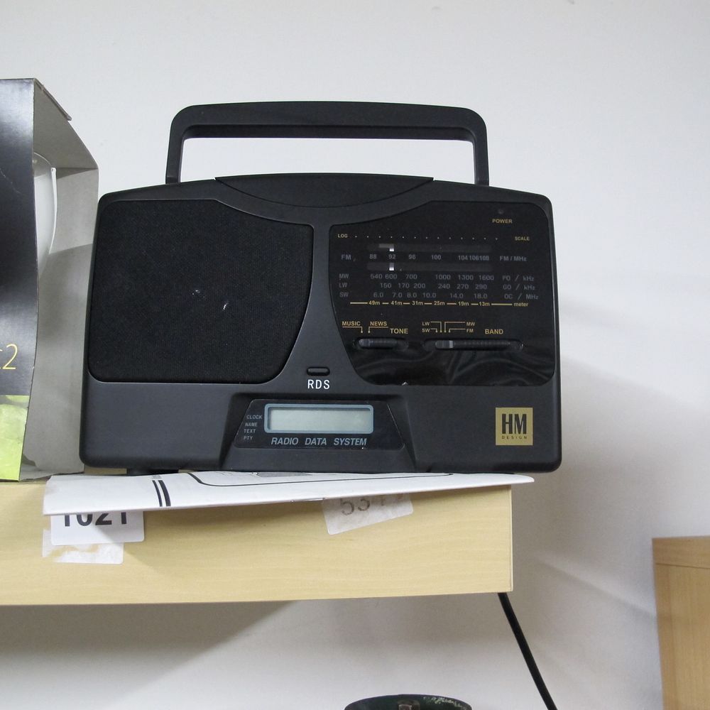 Lot 1021: HM DESIGN KL-1020 Portable RDS Multi-Band Radio