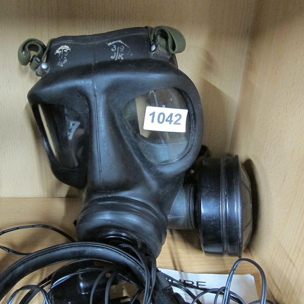 Lot 1042: British S6 Respirator Gas Mask