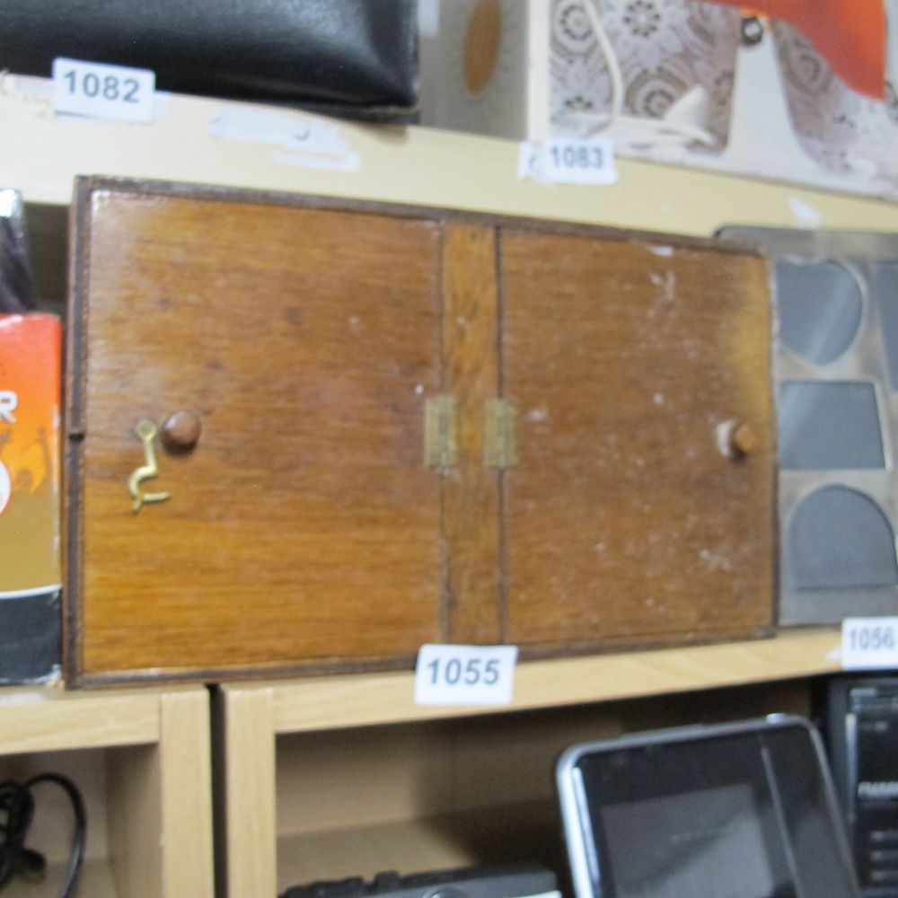 Lot 1055: A Wooden Hinged Case