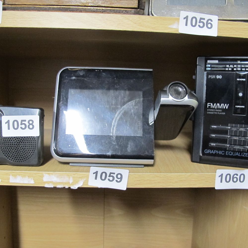 Lot 1059: clock projector