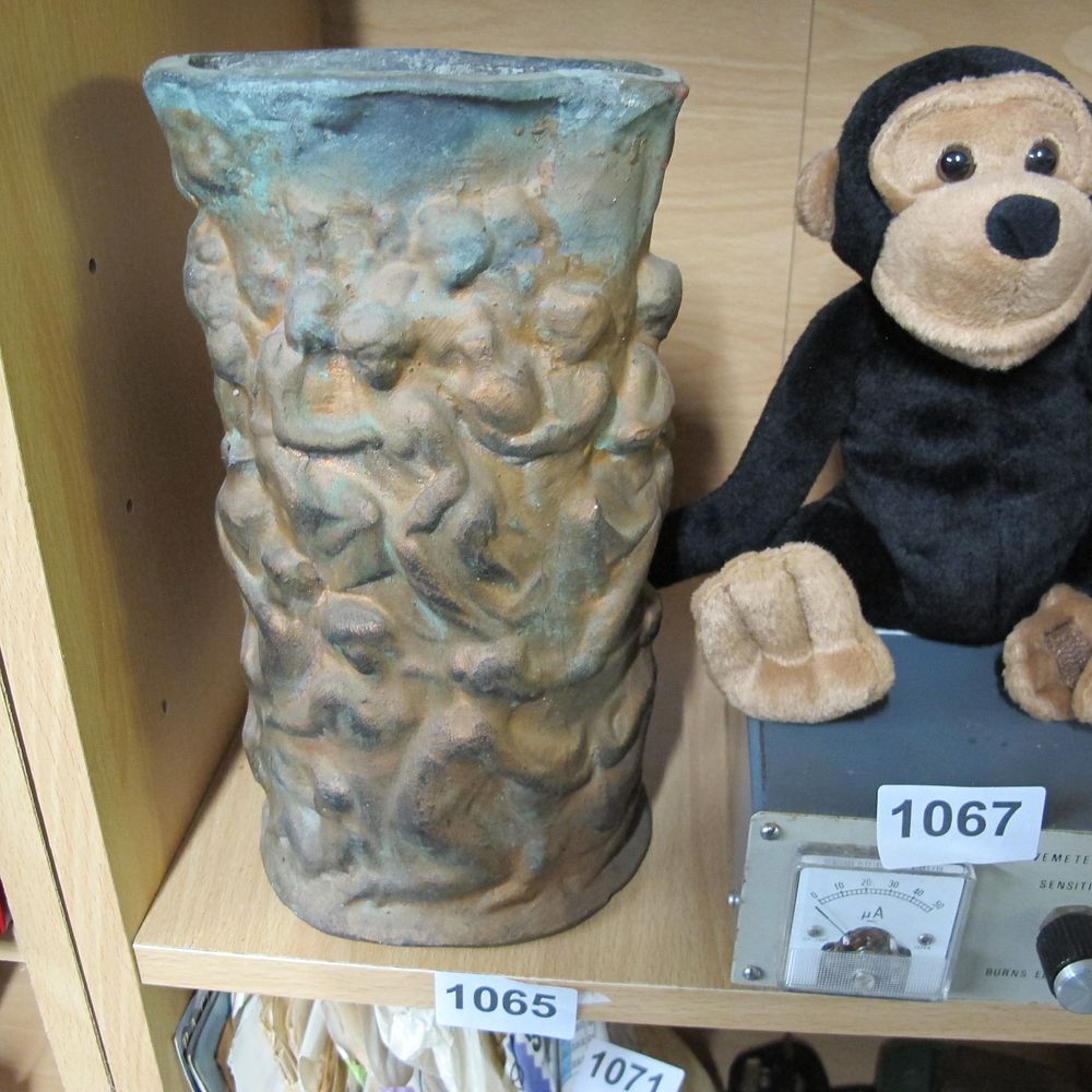 Lot 1065: Jardinière des Titans Style creepy Vase