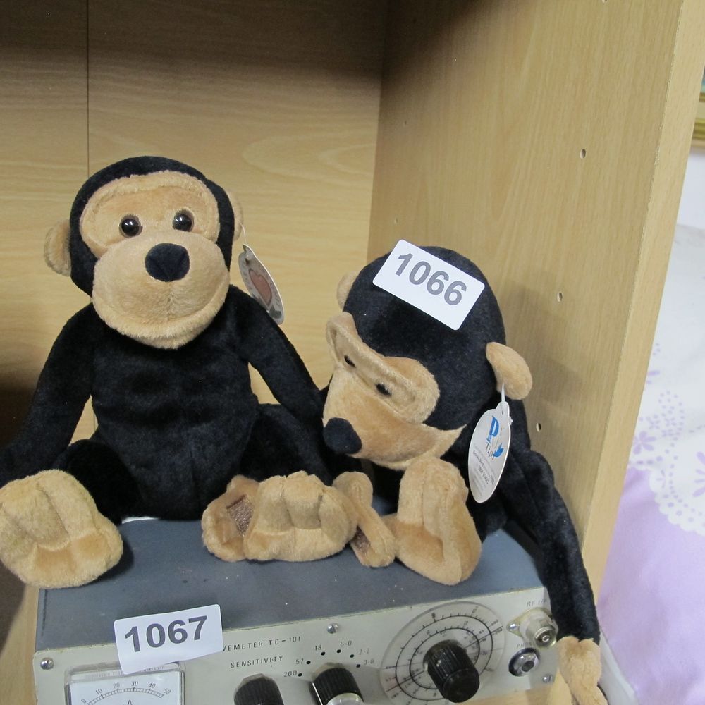 Lot 1066: A Pair of Brooke Bond PG Tips Monkeys