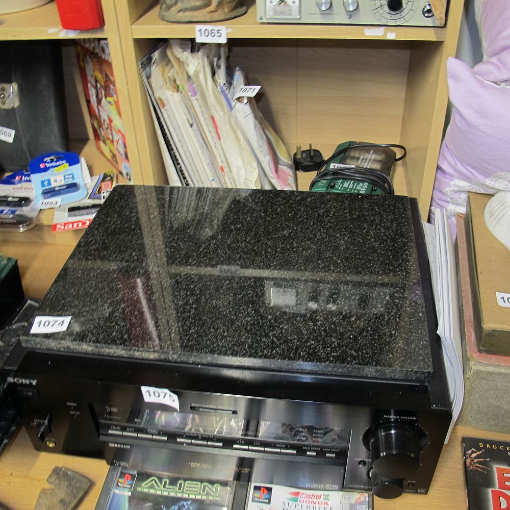 Lot 1074: marble chopping block