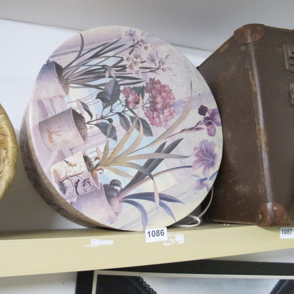Lot 1086: Marjolein Bastin Style Decorative Lidded Box