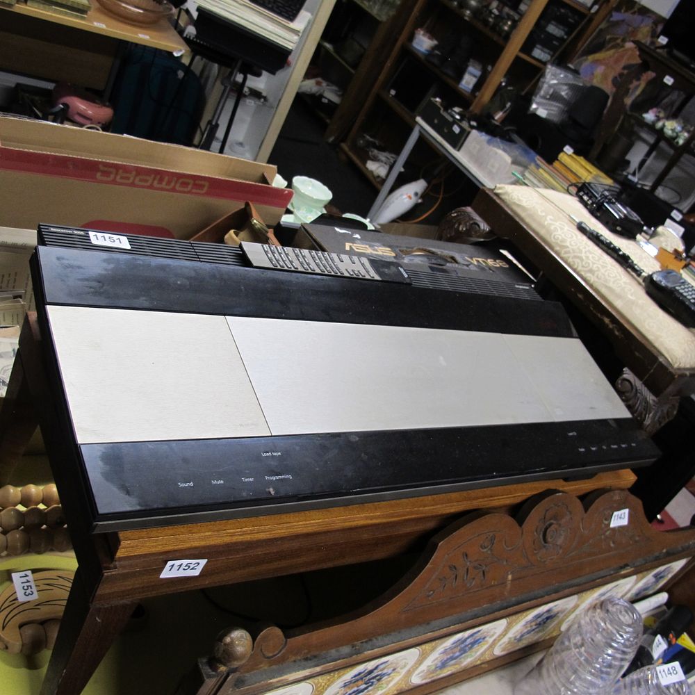 Lot 1151: Bang & Olufsen Beocenter 9000 Integrated Audio System