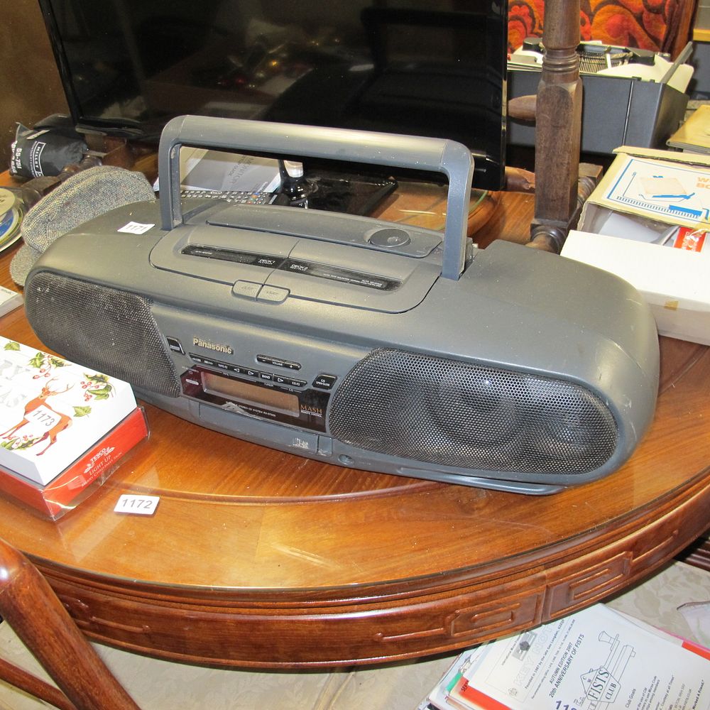 Lot 1171: Panasonic RX-DT505 Portable Stereo CD System Boombox