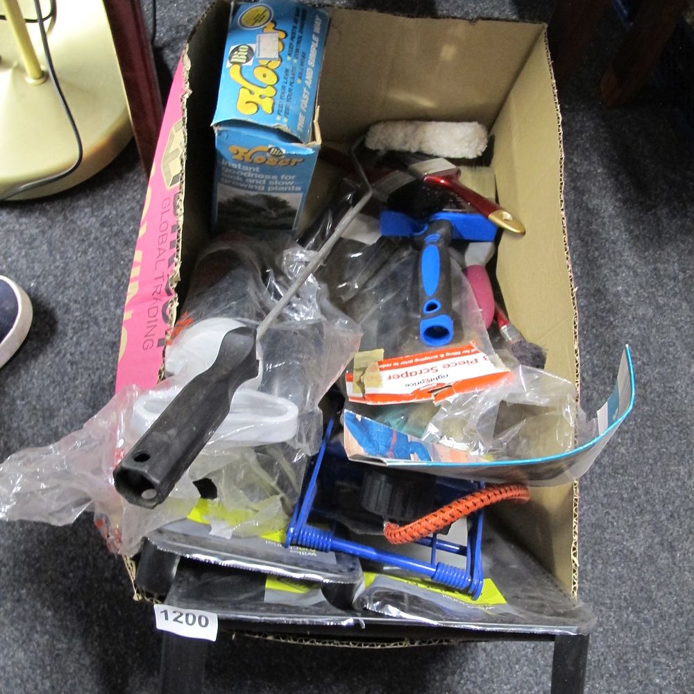 Lot 1200: A Miscellaneous Assortment of Contemporary Household and Gardening...