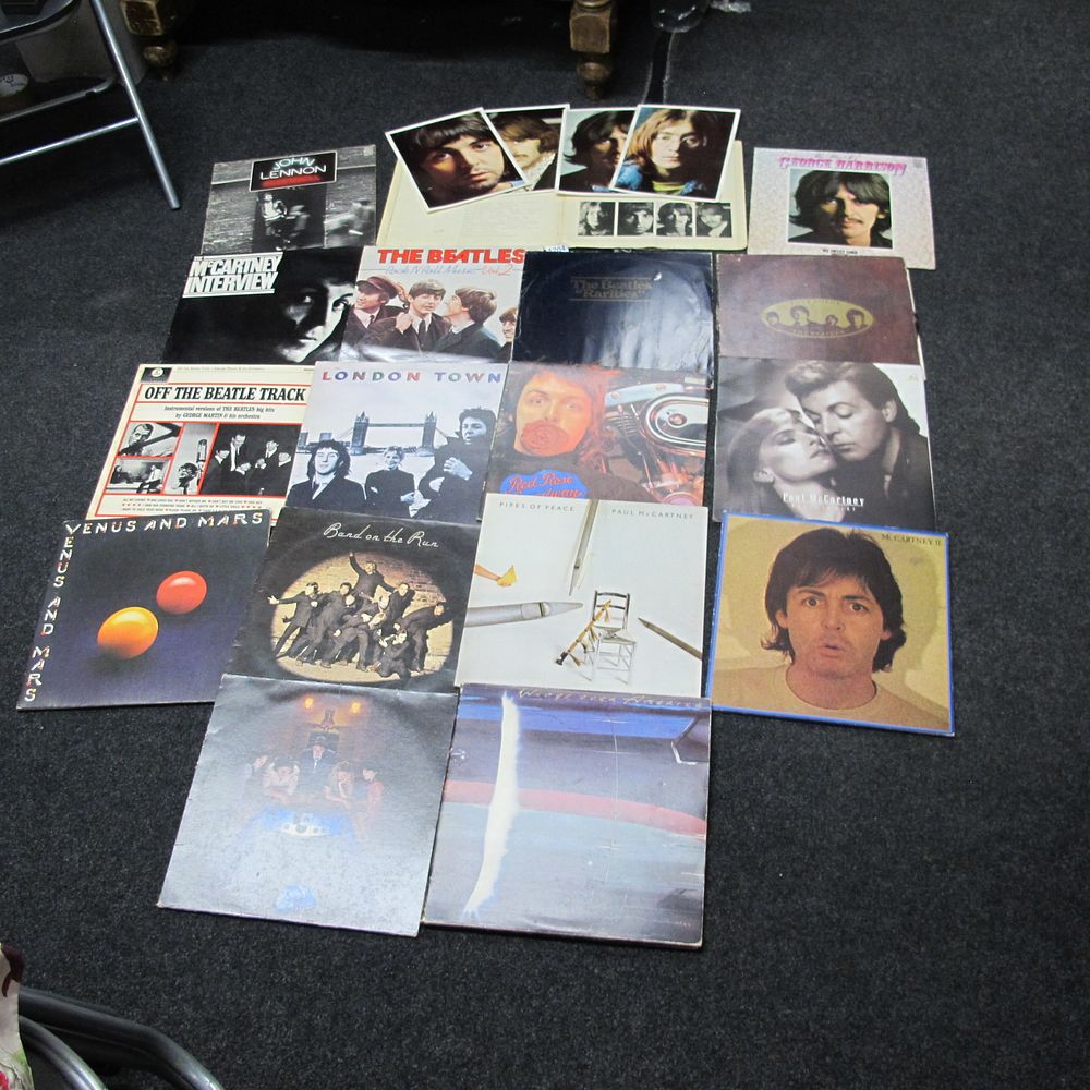 Lot 1204: Collection of Beatles records including thw white double...
