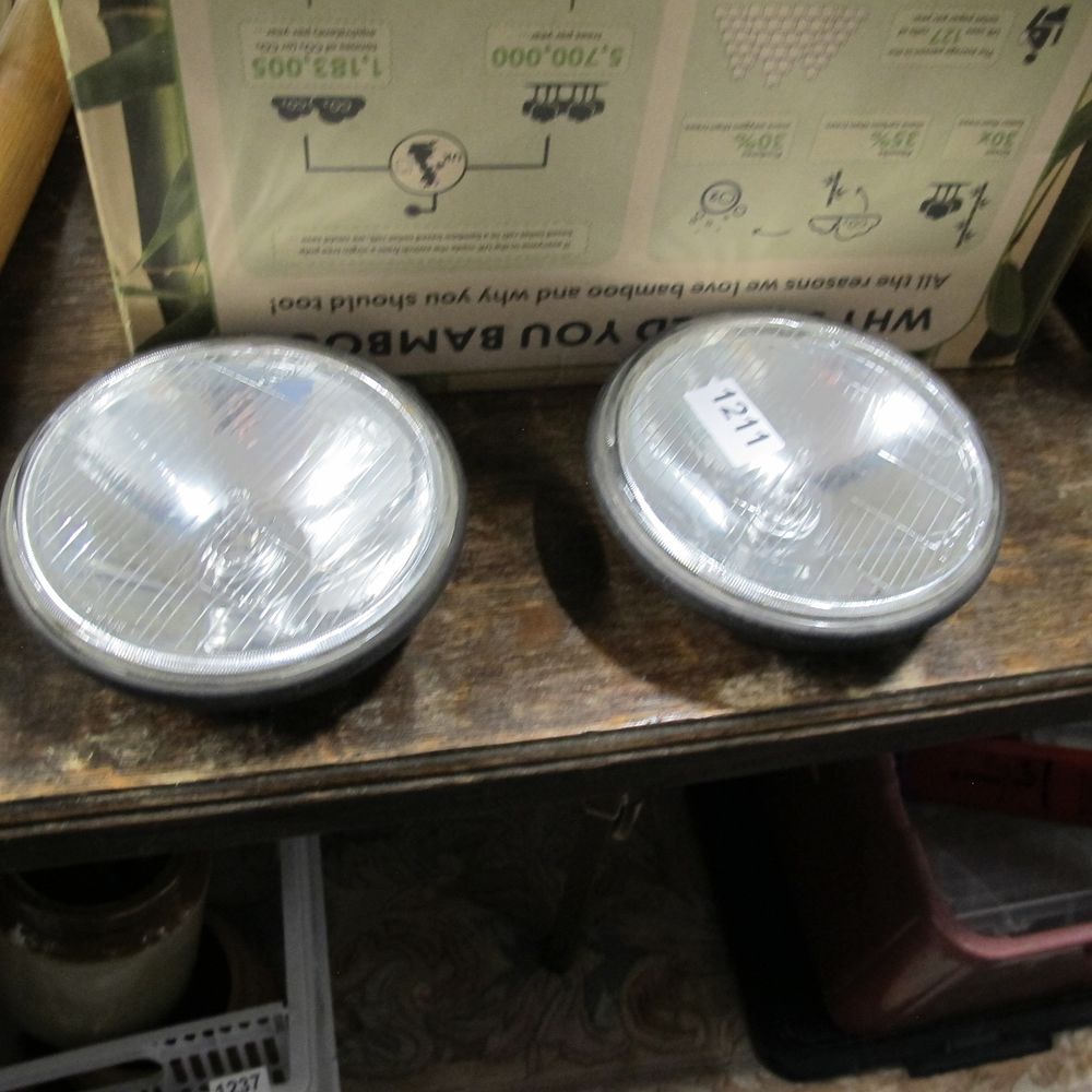 Lot 1211: Vintage car fog lamps