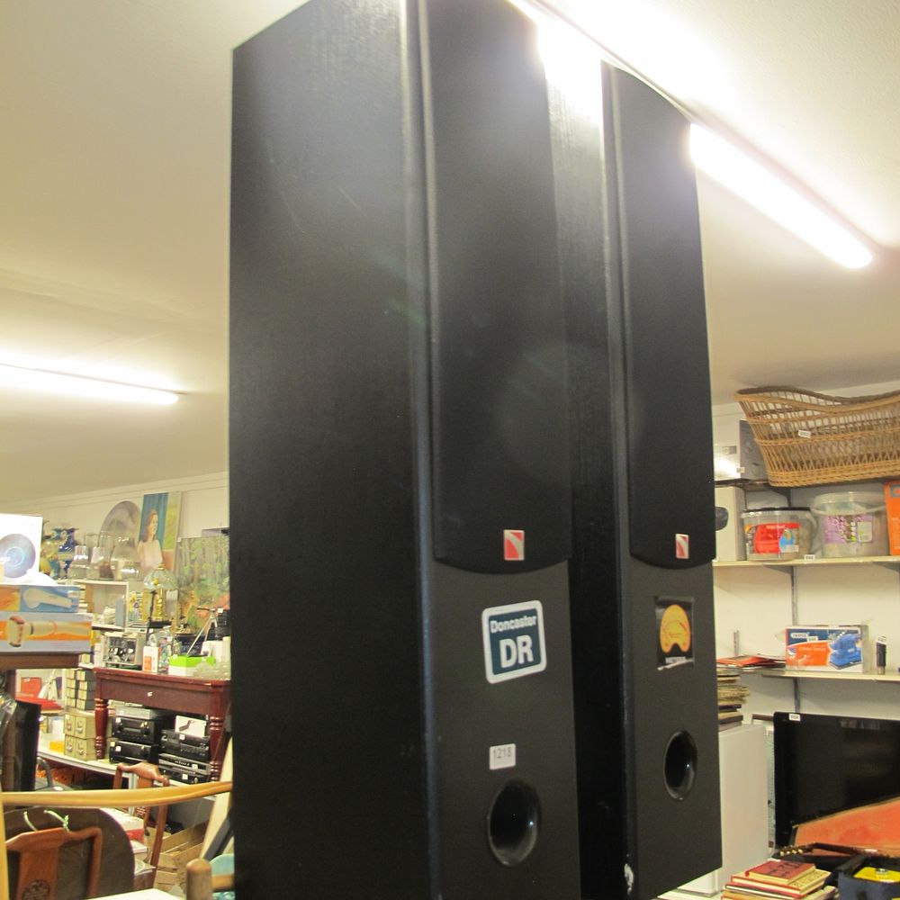 Lot 1218: a pair of super loud speakers