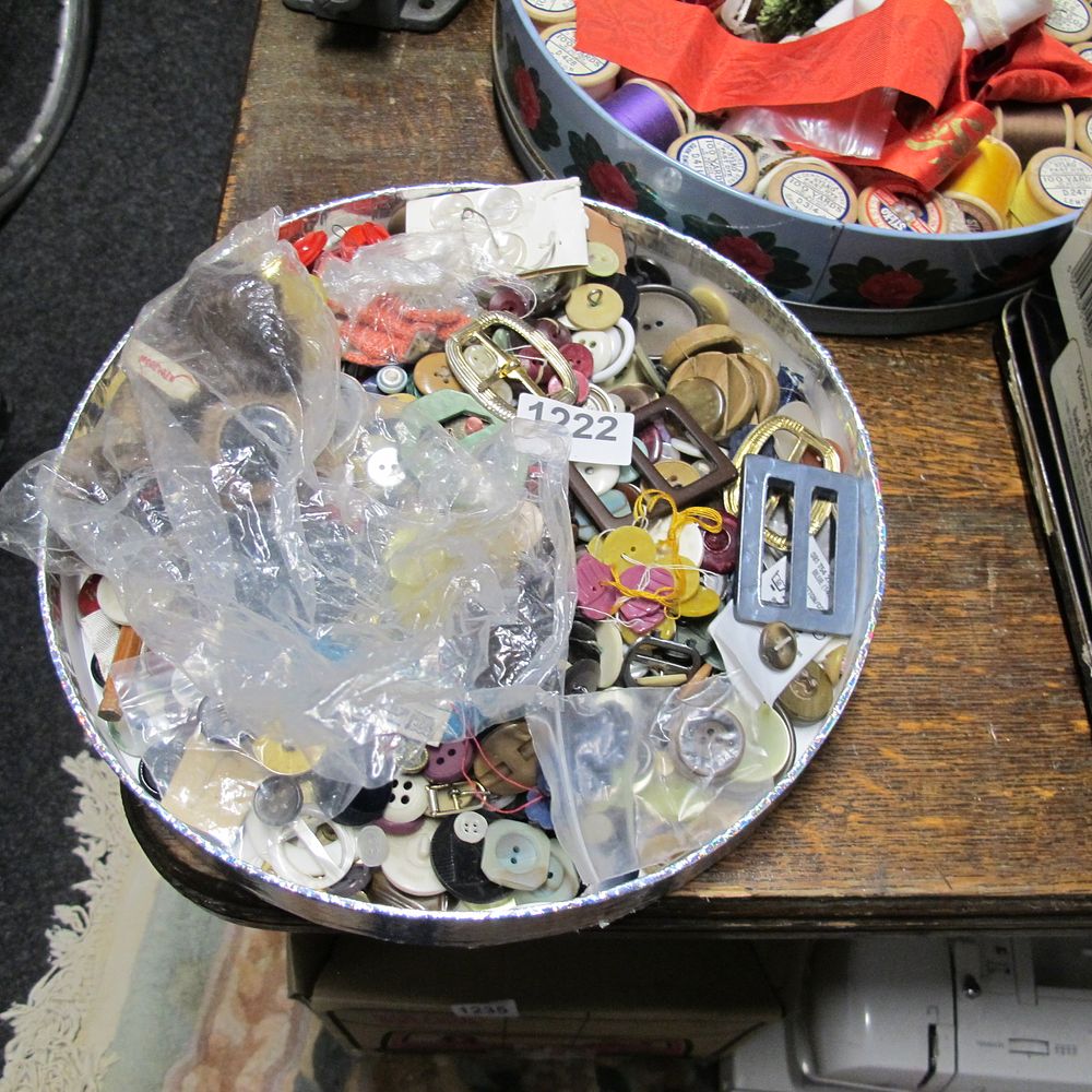 Lot 1222: seamstress box