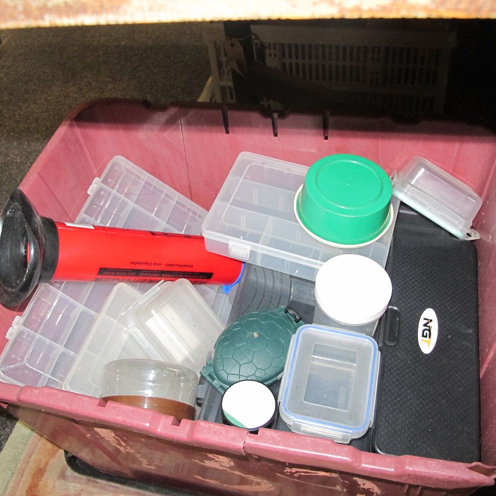 Lot 1236: fishing equipment accessories 