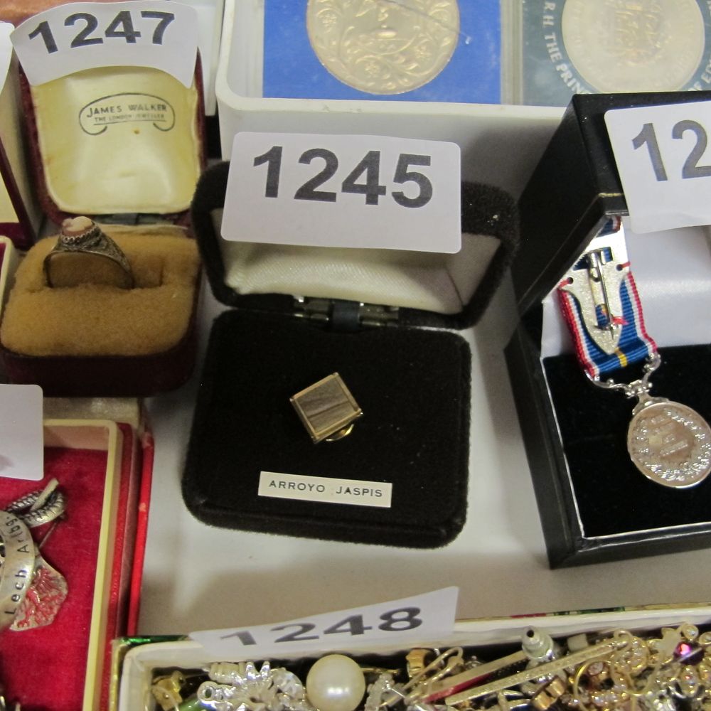 Lot 1245: gents tie pin