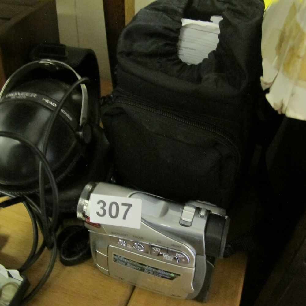 Lot 307: JVC GR-D270U MiniDV Digital Video Camera 