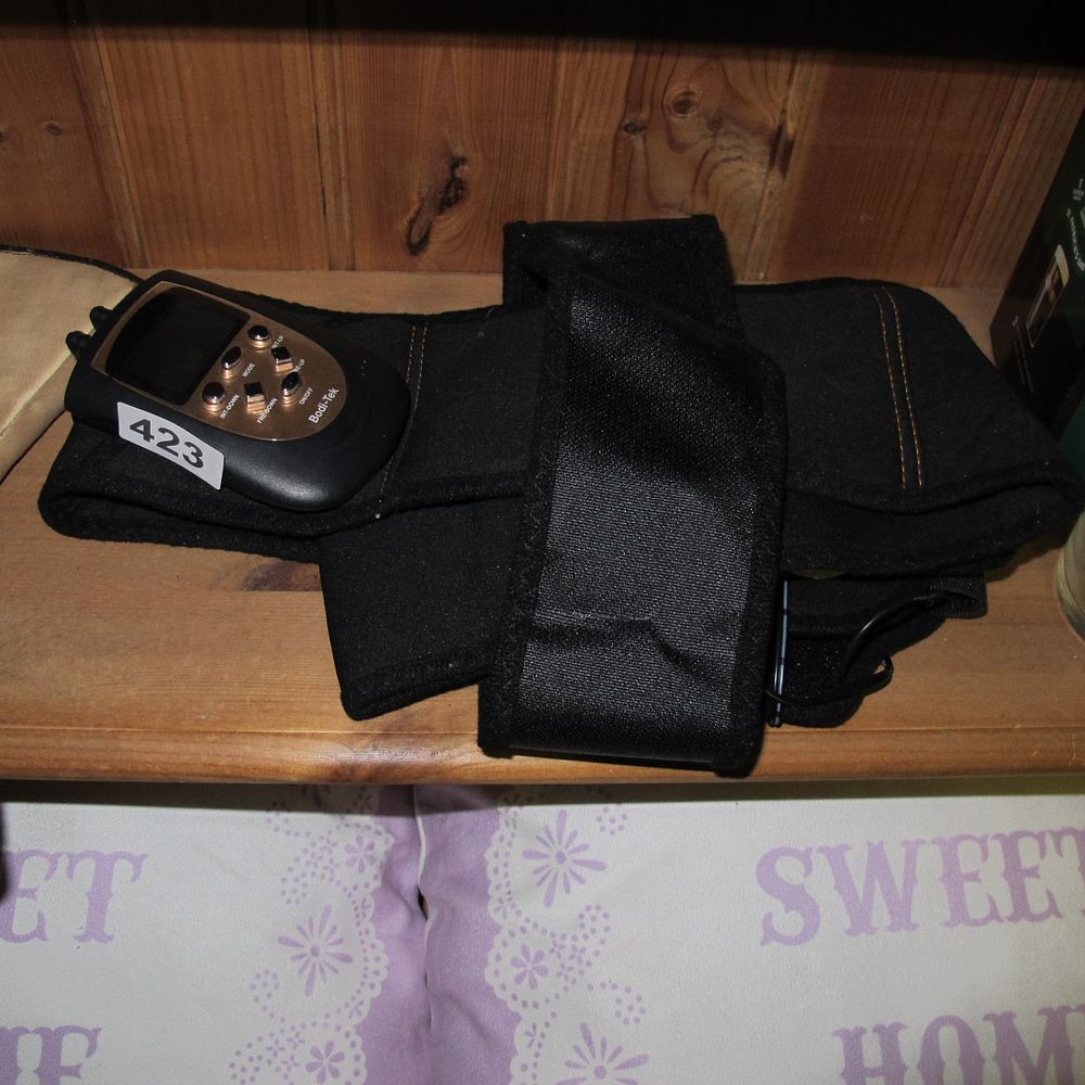 Lot 423: Bodi-Tek Electronic Abdominal Toning Belt with Digital Control...