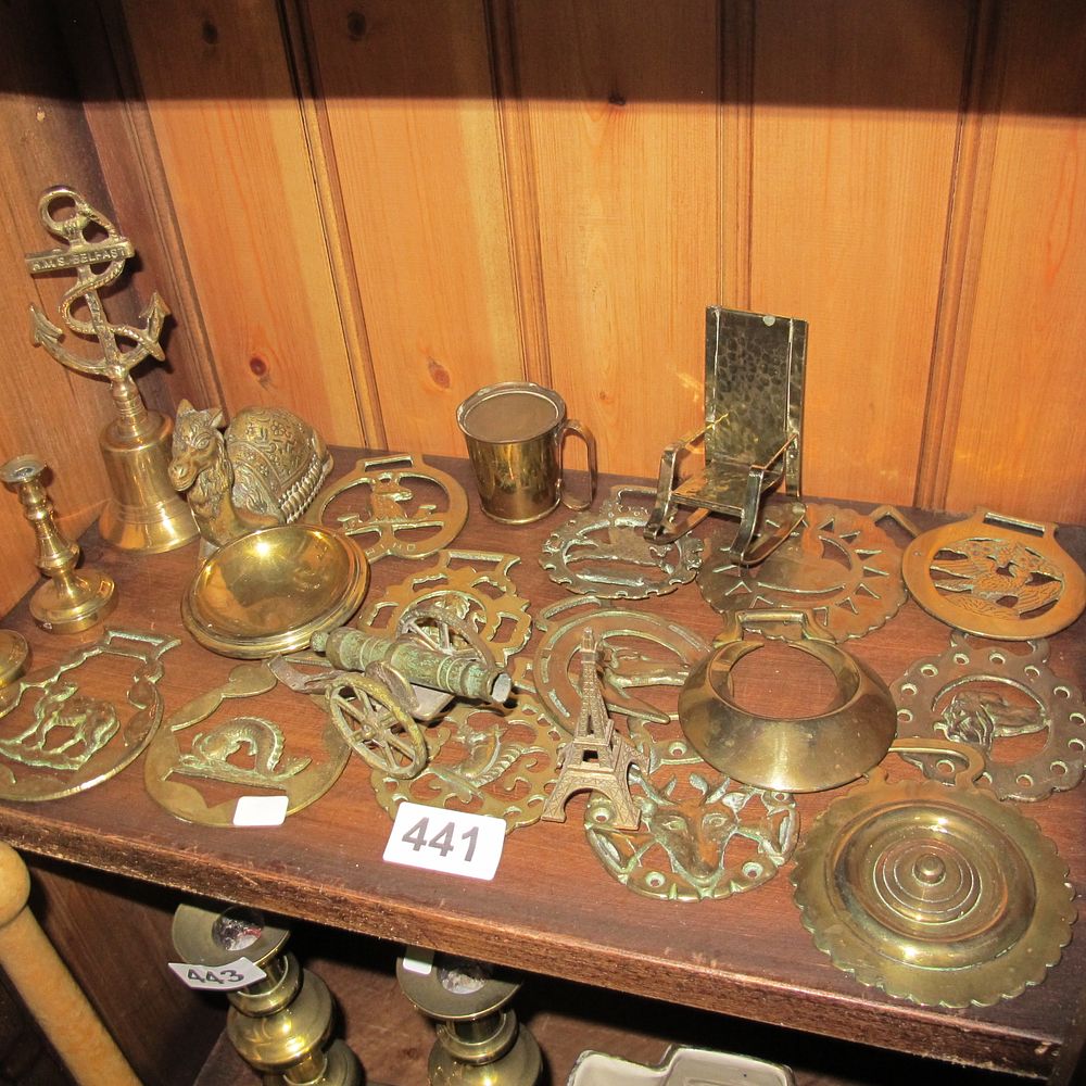 Lot 441: Brass, Decorative Collection and Horse Brasses, 20th Century