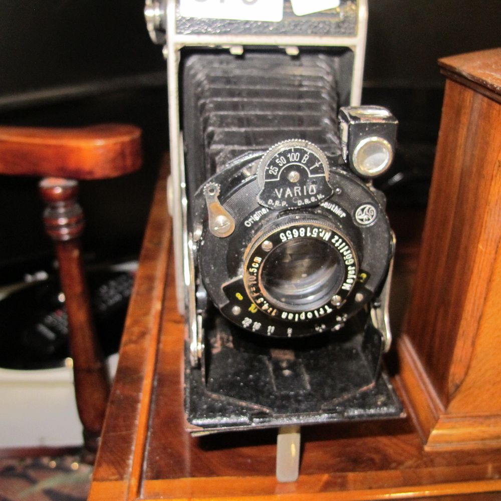Lot 579: Zeiss Ikon Nettar 515/2 Folding Camera with Meyer...